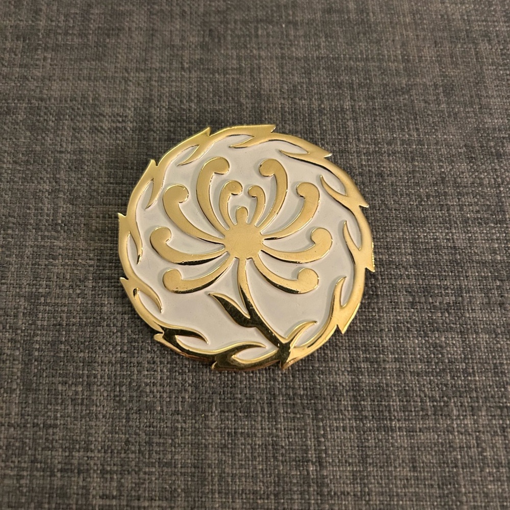 Vintage Trifari White Enameled Gold Tone Chrysanthemum Brooch